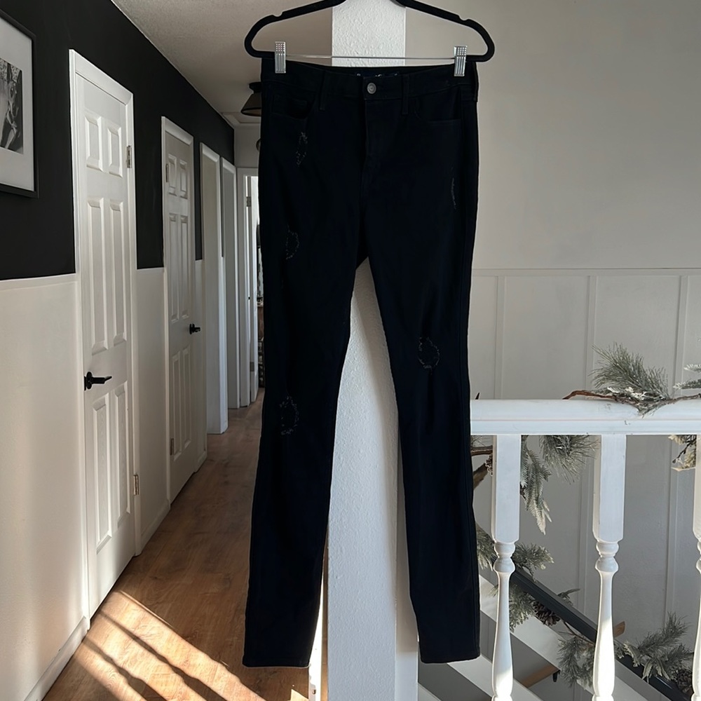hollister high rise skinny size 5 Long black distressed jeans